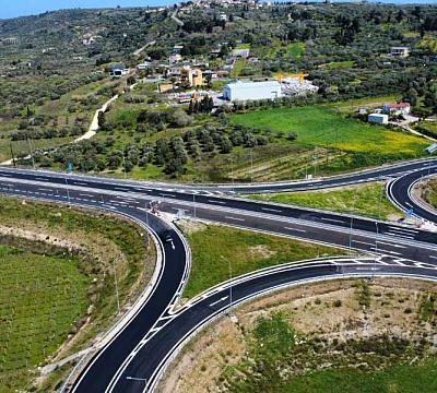 Ηράκλειο: Νέοι κόμβοι σε Σκαλάνι και Πεζά, έρχονται τα “έξυπνα φανάρια” και έργα στο δρόμο έως την Βιάννο (ηχητικό)